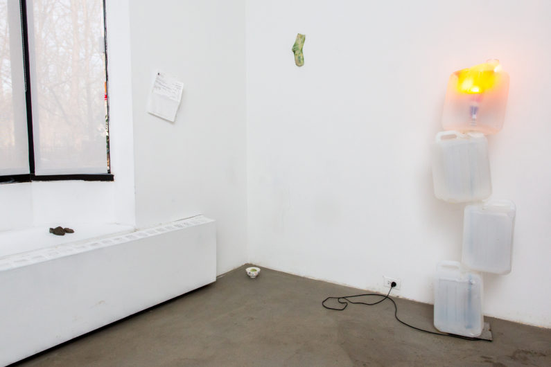 Installation view: (L) Emily Wang, Undine, 2017 Socks, ceramic bowl, dye, medical bill Dimensions variable (R) Emily Wang, lamp, 2017 Oil jugs, lamp, orange gel